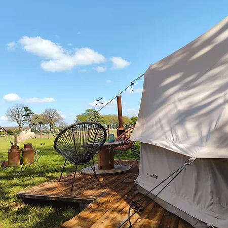 Campo de lujo Sfeervolle Ingerichte Bell Tent, Tussen De Akkers En Dicht Bij Het Bos *