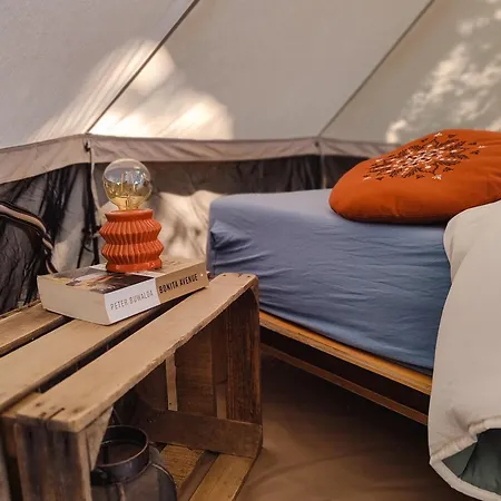 Campo de lujo Sfeervolle Ingerichte Bell Tent, Tussen De Akkers En Dicht Bij Het Bos Ledeacker